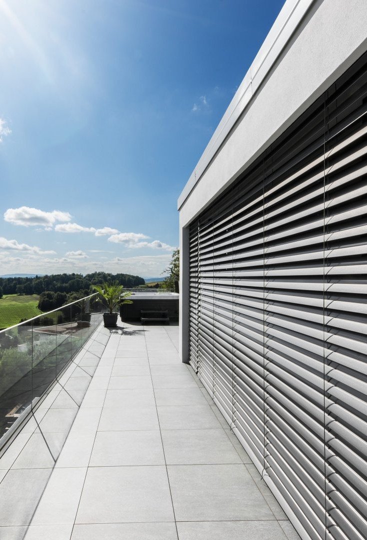 Brise-soleil orientable (BSO) SCHENKER VR70 - RAL 7016 - 2,2 m / 2,43 m 