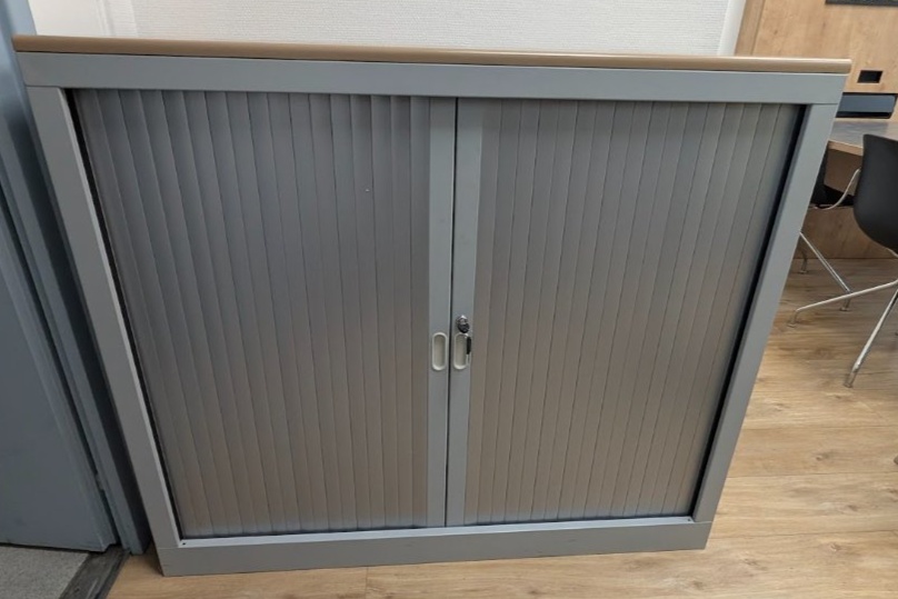 Armoire métal avec support bois et portes coulissantes +  Armoire métallique porte coulissante 198x120x42 cm