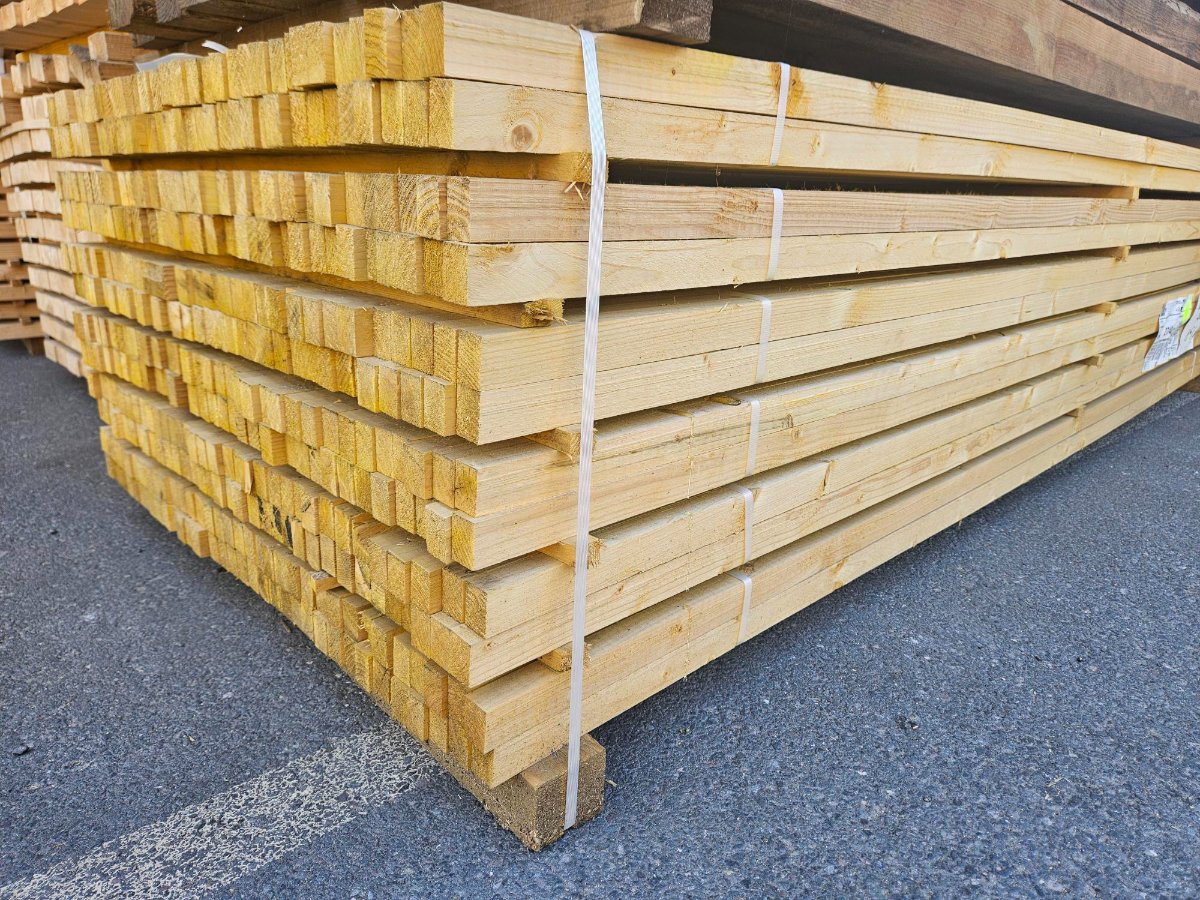 Sapin/épicéa – 27x40 mm - 2.55m - choix 2 – traité classe 2 jaune