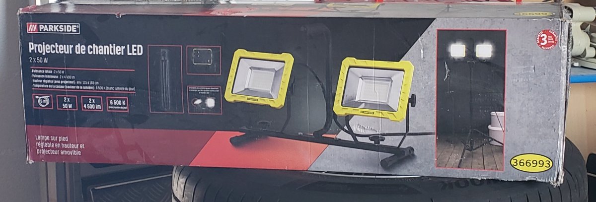 Projecteur LED chantier Parkside 100W réglable