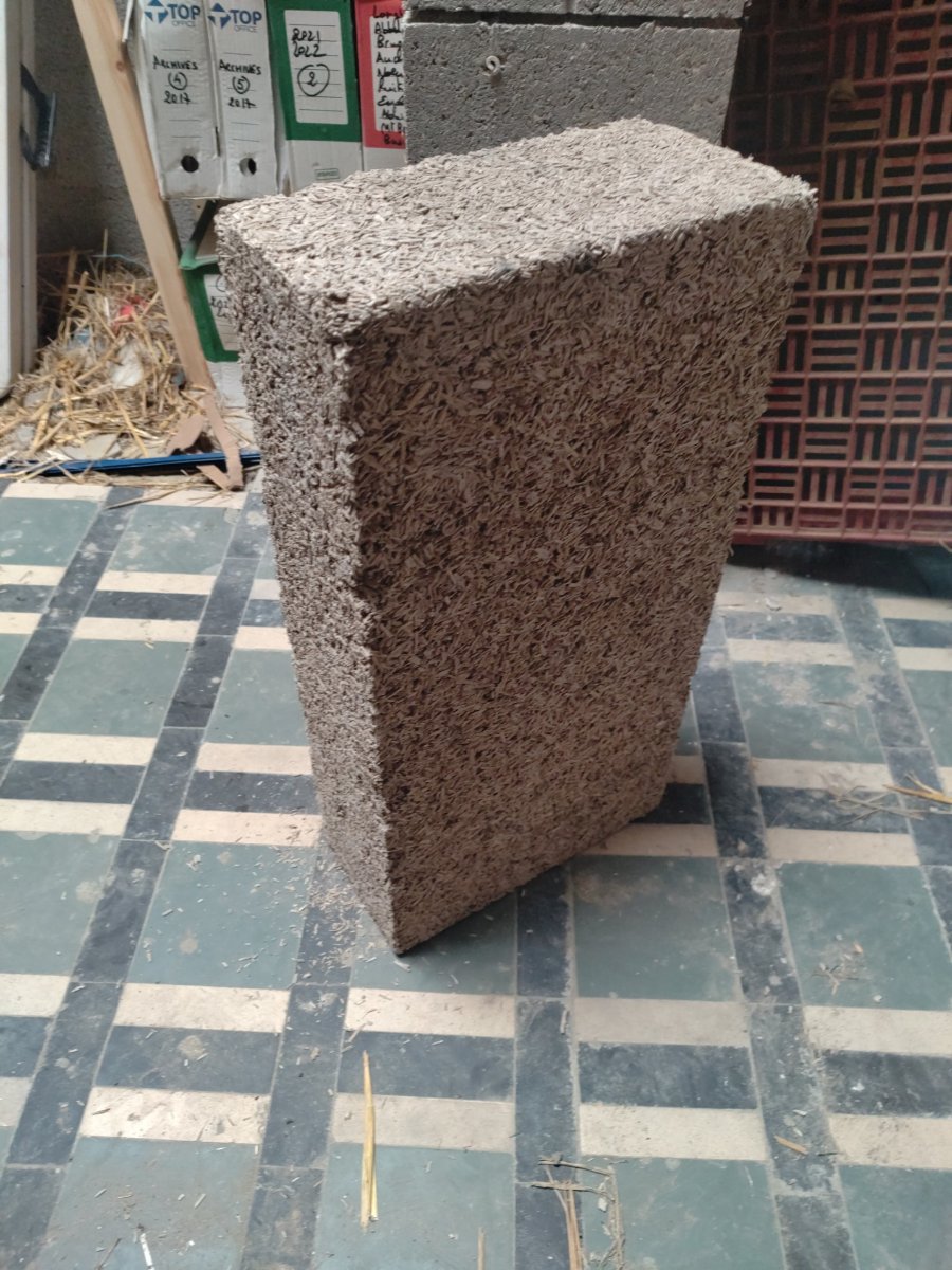 BLOC DE CHANVRE 15cm x 60 cm x 30 cm avec mortier colle et big bag enduit argile