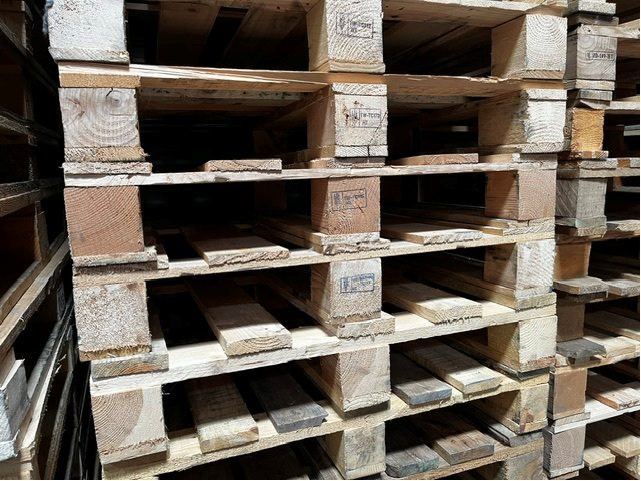 Lot de 70 palettes d'occasion légères 800x1200 mm