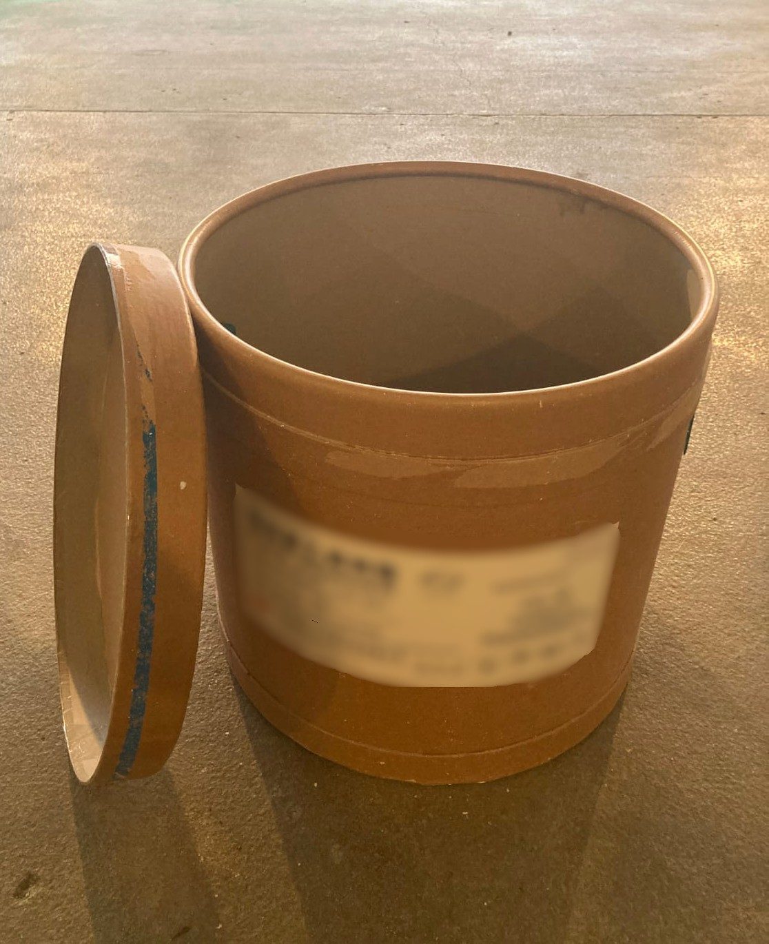 Fûts cylindriques en carton kraft - 80 litres - Diamètre : 44 cm - Hauteur : 47 cm - Poids : 2,3 kg